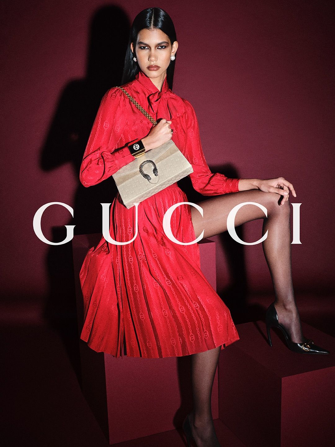 Brasileira de origem Kaxinawá estrela nova campanha mundial da Gucci