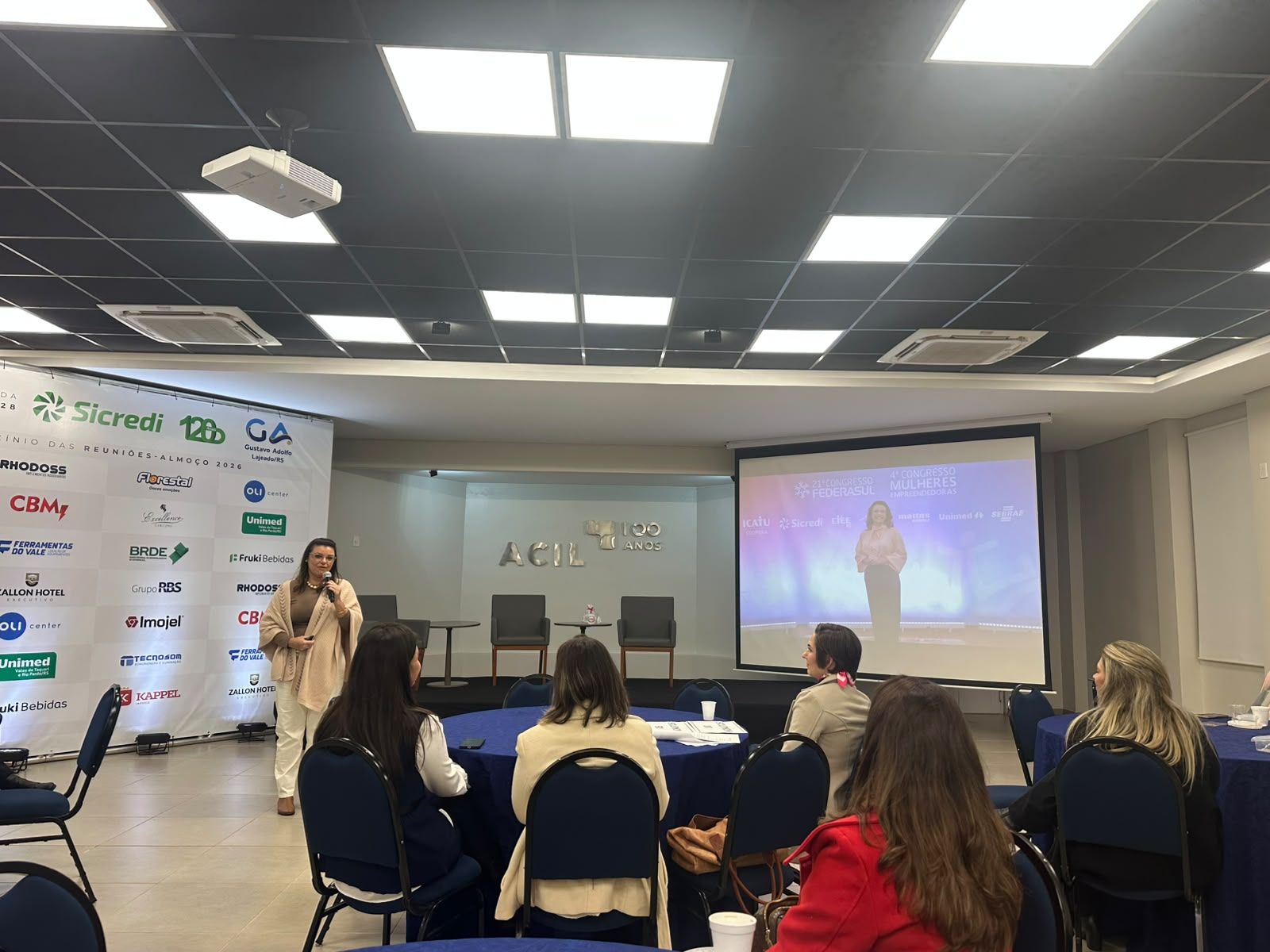 Protagonismo Feminino no Associativismo: diretora da Federasul palestra para empresárias do Vale do Taquari em Lajeado